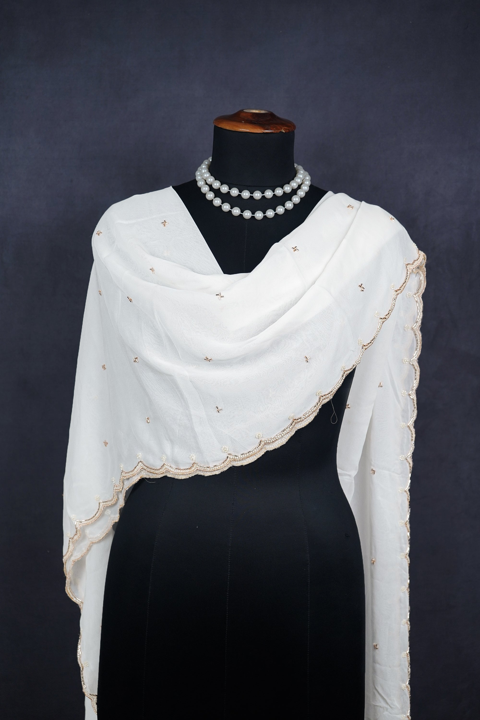 white-georgette-dupatta-with-all-over-zari-katdana-and-bead-work-with-scalloped-borders-22769-real-view