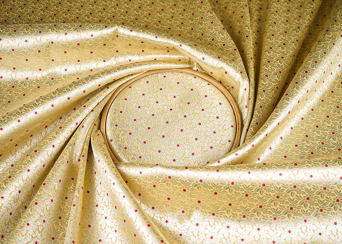 Gold-Banarasi-Brocade-Fabric-With-All-Over-Golden-Zari-Handloom-23005-close-view