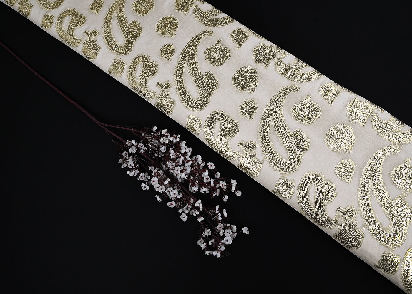 White-Dyeable-Georgette-Fabric-With-All-Over-Foil-Work-23040