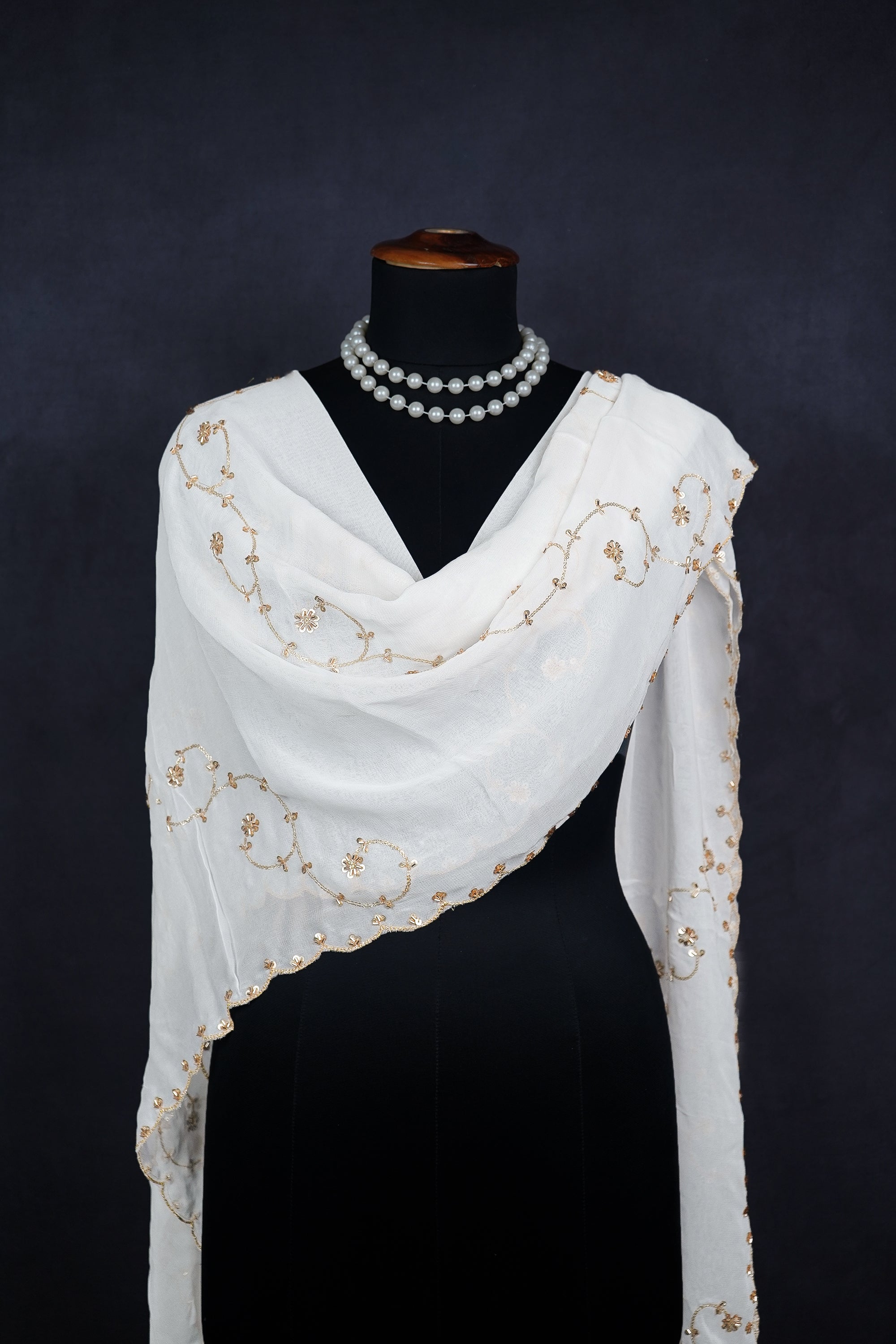 white-georgette-dupatta-with-all-over-sequins-and-katdana-work-with-scalloped-borders-23051-real-view