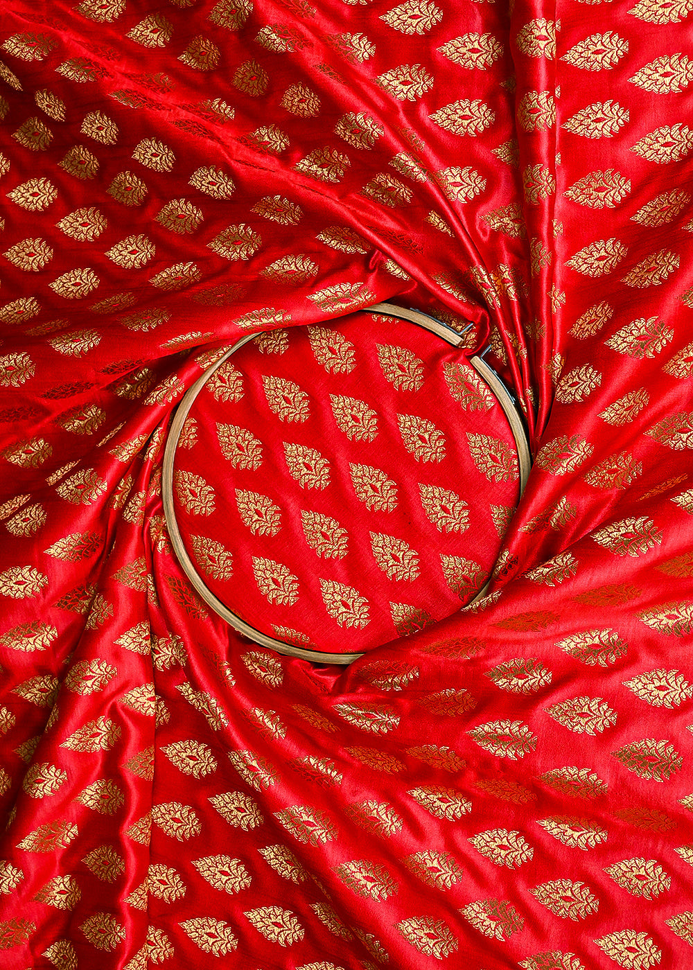 Red-Banarasi-Brocade-Fabric-With-All-Over-Golden-Zari-Handloom-23161-close-view