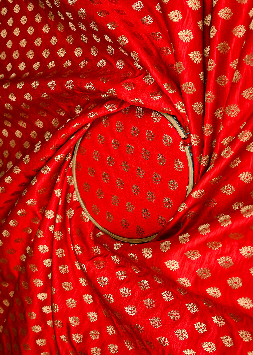 Red-Banarasi-Brocade-Fabric-With-All-Over-Golden-Zari-Handloom-23177-close-view