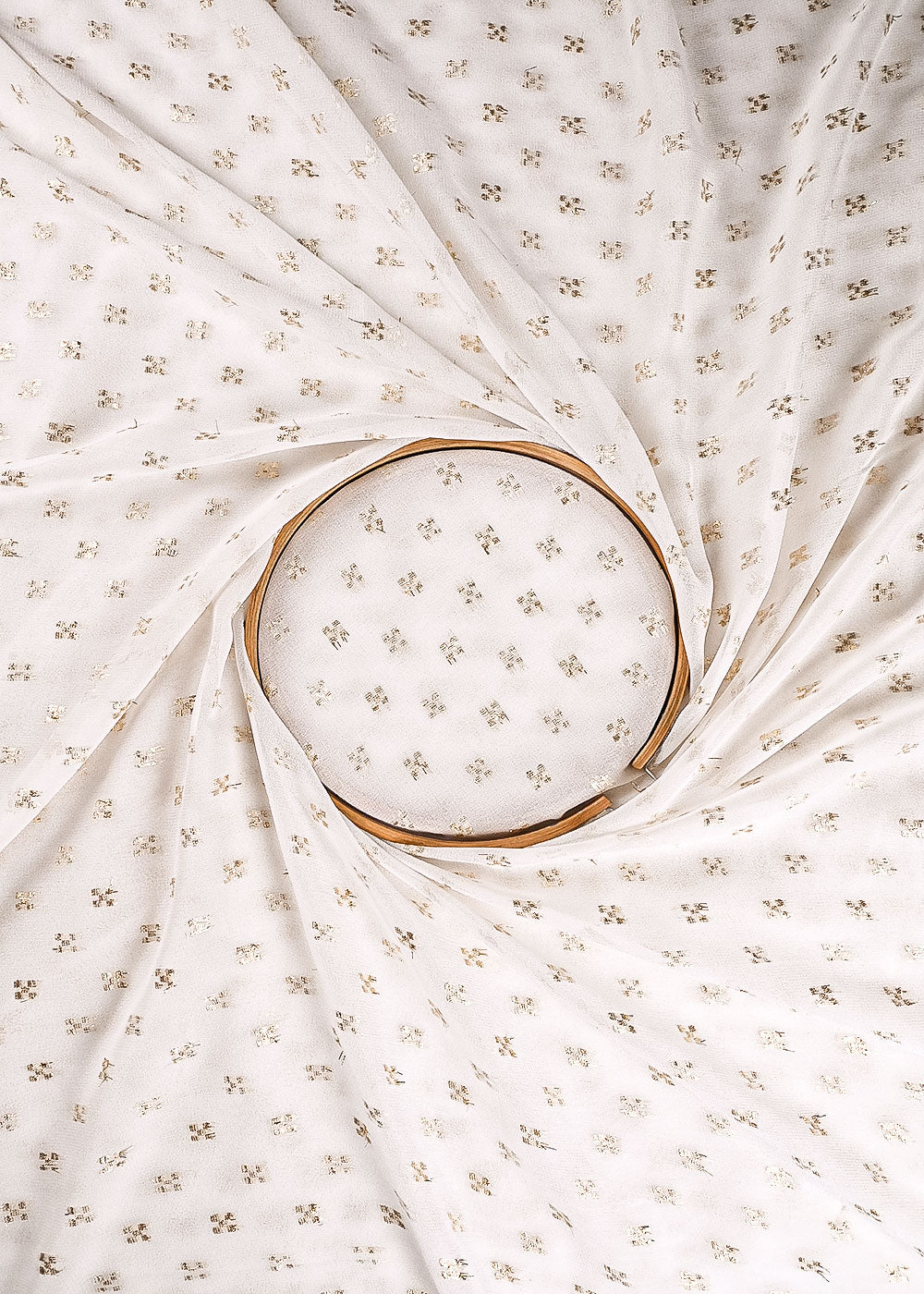 White Georgette Fabric With All Over Zari Handloom 23571