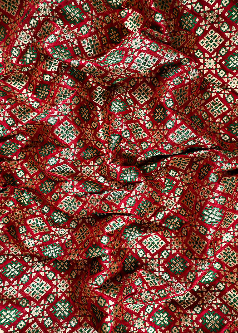 Maroon Banarasi Brocade Fabric With All Over Thread And Zari Handloom 23806