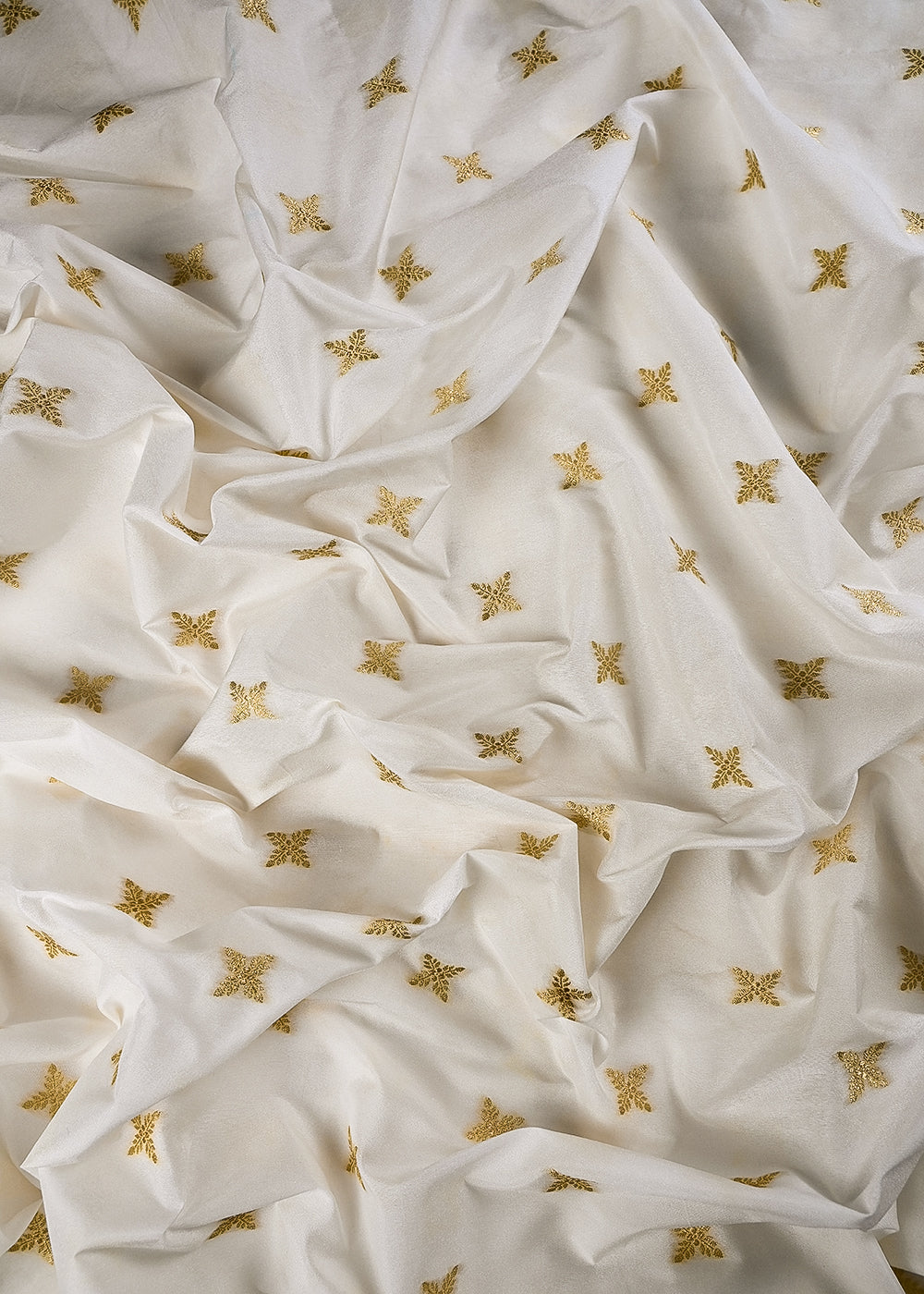White Dyeable Silk Fabric With All Over Zari Handloom 25096