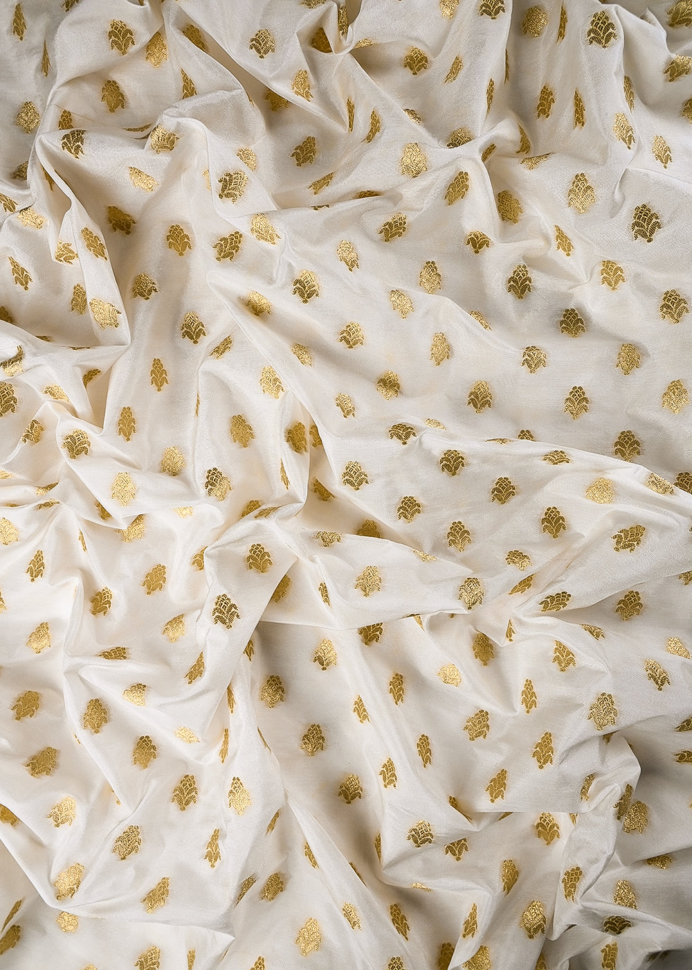 White Dyeable Silk Fabric With All Over Zari Handloom 25099