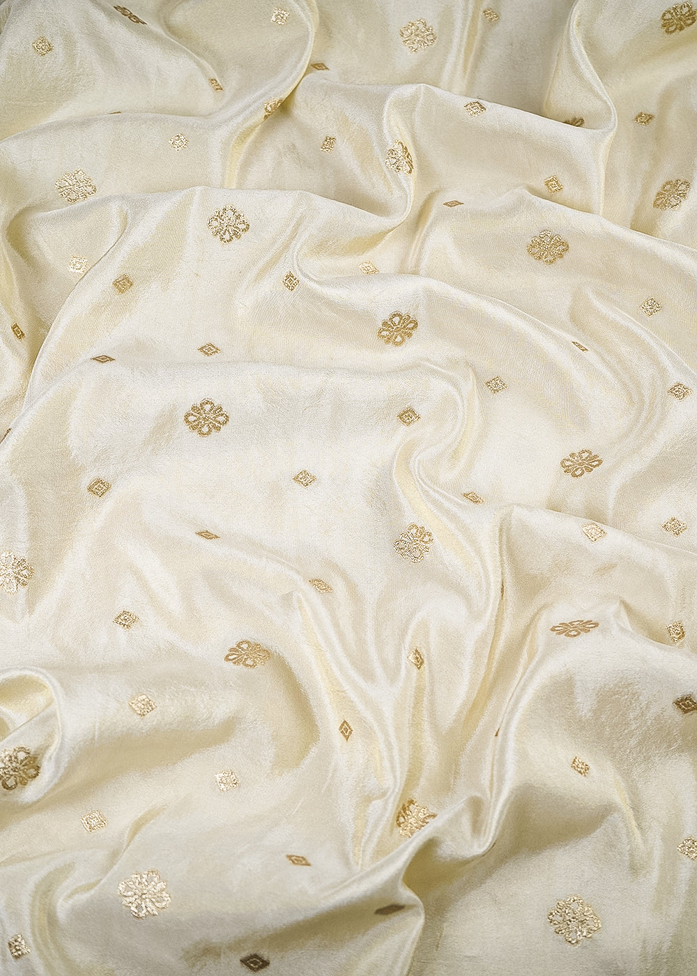 Golden Dyeable Tissue Fabric With All Over Zari Handloom 25338