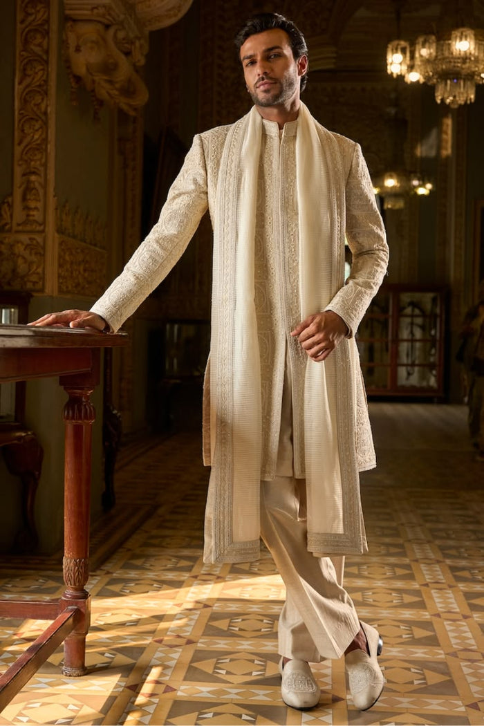 Regal Groom
