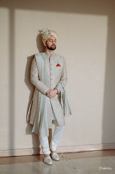 Regal Groom